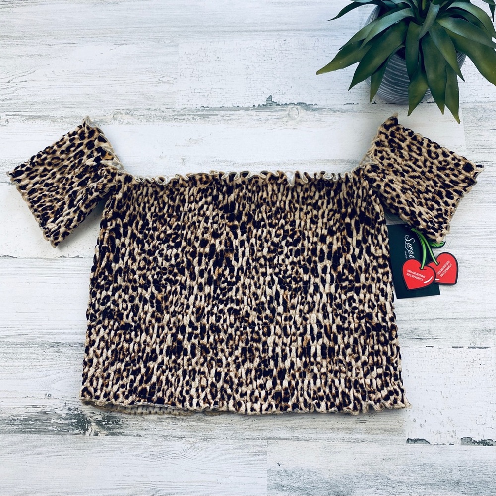 Nwt! Leopard crop top size Large
